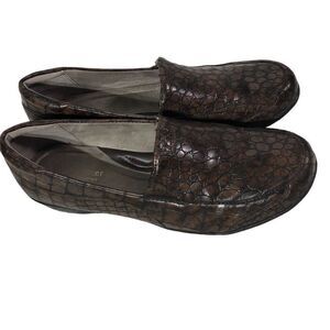 Naturalizer Women's Crocodile Print Slip on Loafers Size 9W